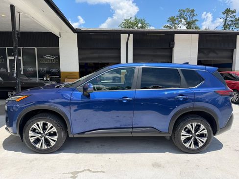 Used 2023 Nissan Rogue SV FWD image 2