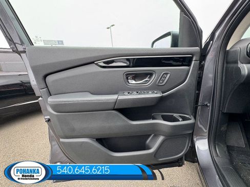 New 2025 Honda Pilot Touring image 38