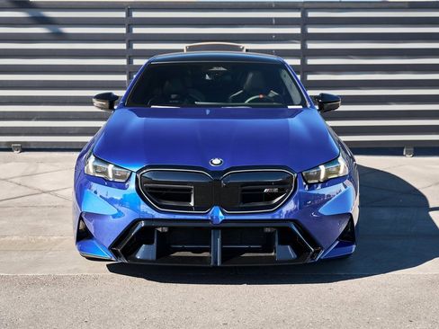 Used 2026 BMW M5 w/ Executive Package image 17