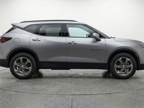 Used 2025 Chevrolet Blazer LT FWD image 11