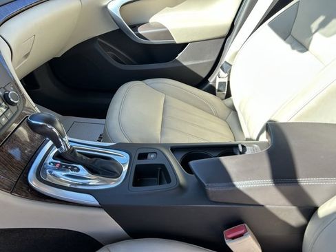 Used 2012 Buick Regal Leather image 27