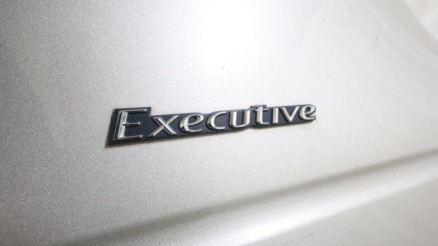 Used 2003 Lincoln Town Car Executive RWD image 22