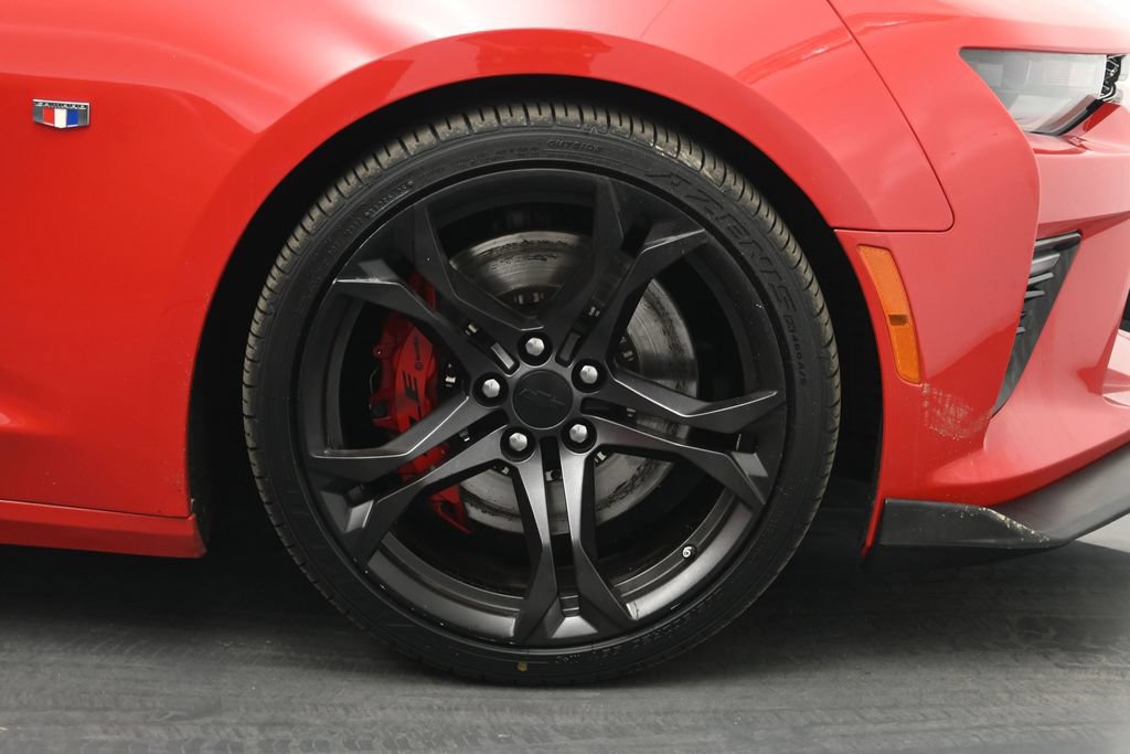 Used 2018 Chevrolet Camaro SS RWD image 19