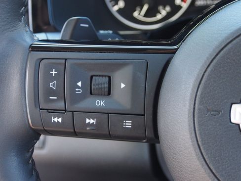 Used 2024 Nissan Pathfinder SL w/ Black Appearance Package AWD/4WD image 26