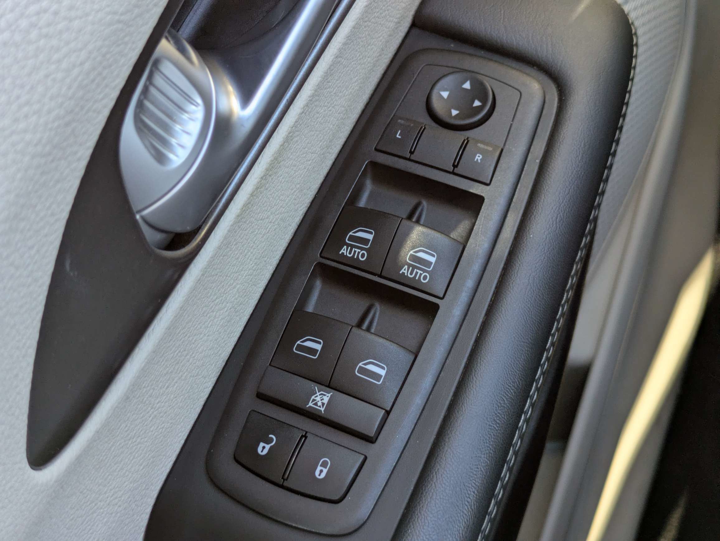 Used 2024 Chrysler Pacifica Touring-L FWD image 22