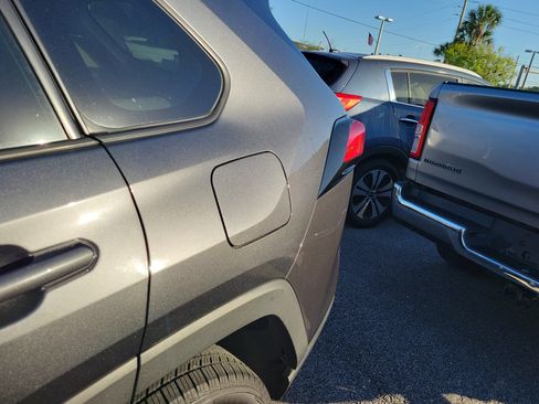 Used 2021 Toyota RAV4 LE image 21