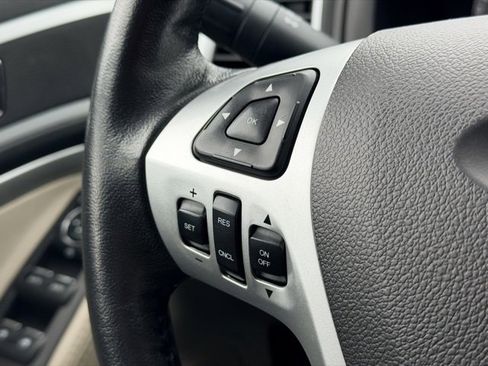 Used 2015 Ford Explorer XLT w/ Equipment Group 202A image 9