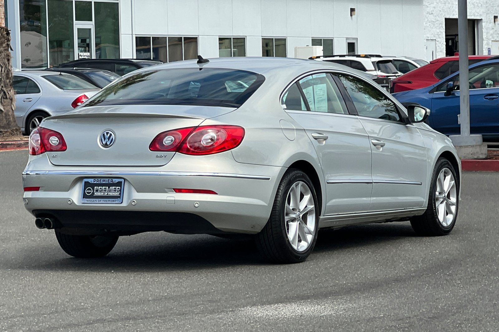 Used 2010 Volkswagen CC Luxury FWD image 4
