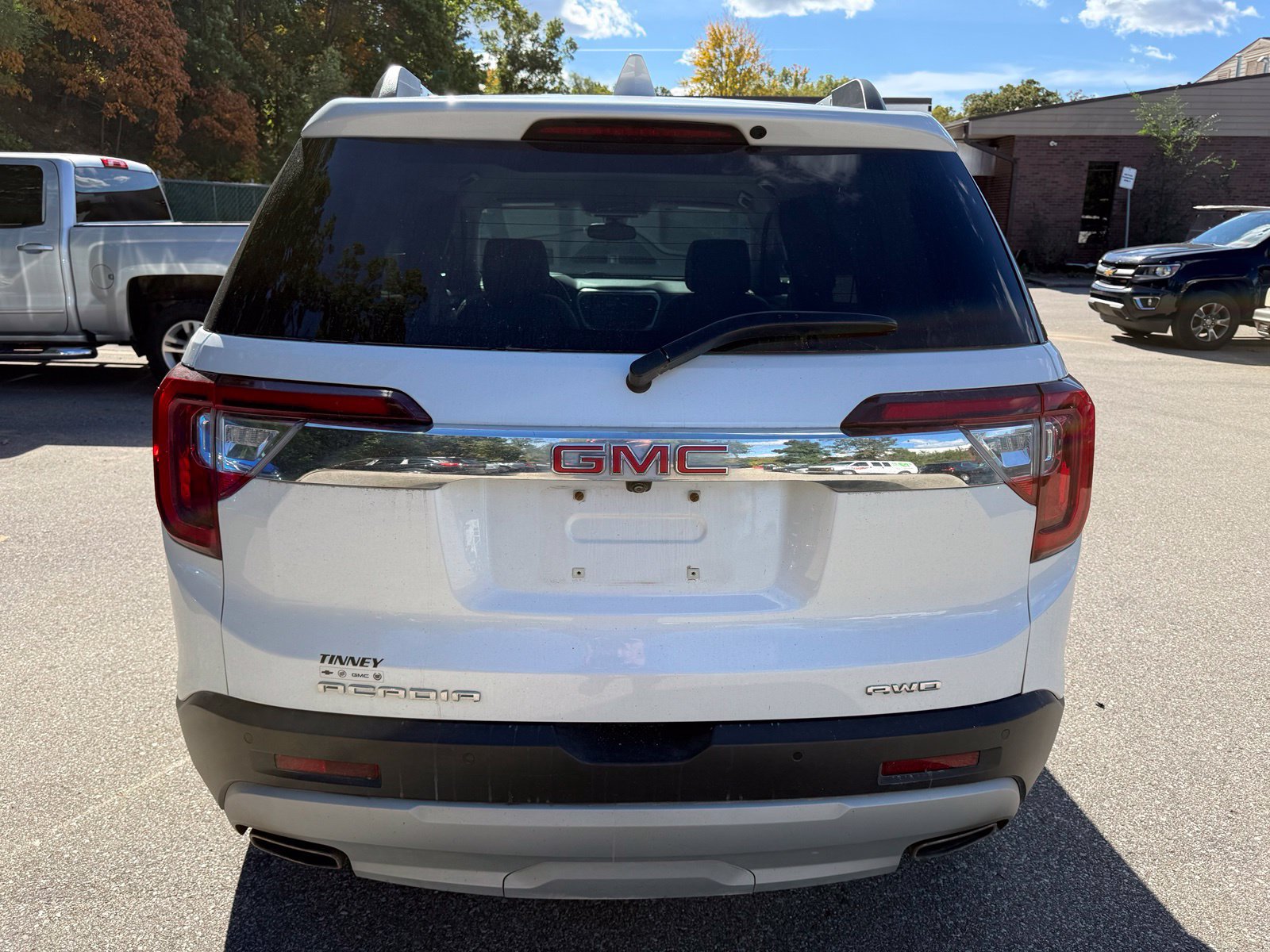 Used 2020 GMC Acadia SLT w/ Driver Alert Package II AWD/4WD image 3