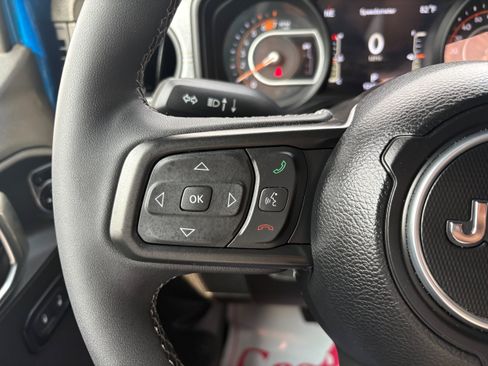 Used 2025 Jeep Wrangler Sport AWD/4WD image 18