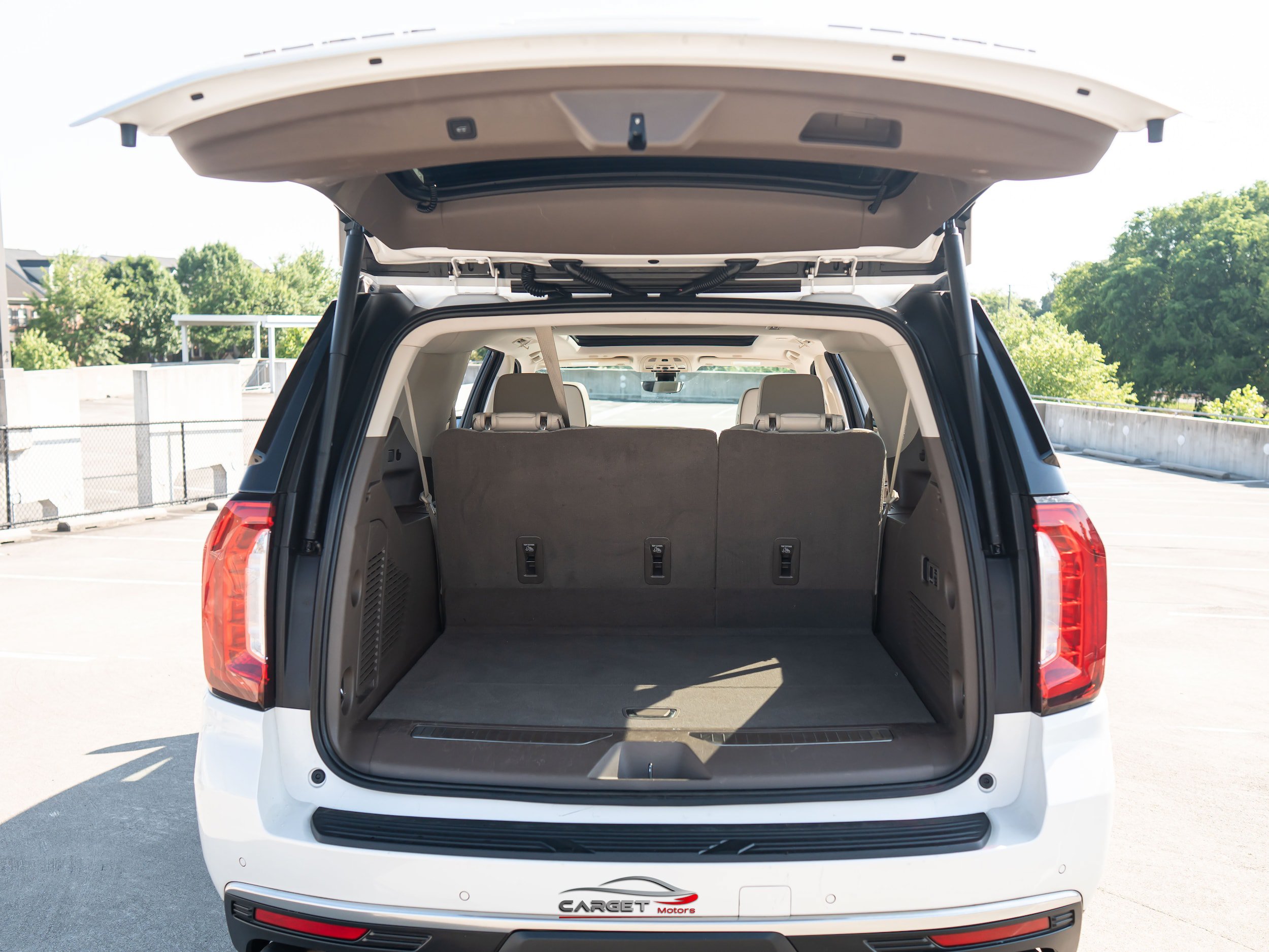 Used 2021 GMC Yukon XL Denali w/ Denali Premium Package AWD/4WD image 48