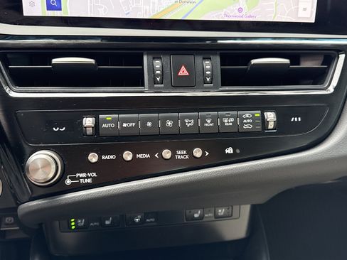 Used 2025 Lexus ES 350 w/ Premium Package FWD image 13