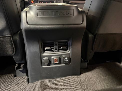 Used 2024 Nissan Titan SV w/ SV Convenience Package image 16