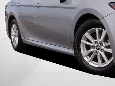 Used 2025 Toyota Camry LE image 3