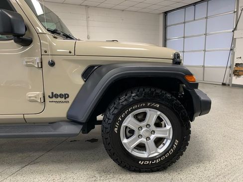 Used 2022 Jeep Wrangler Unlimited Sport AWD/4WD image 10