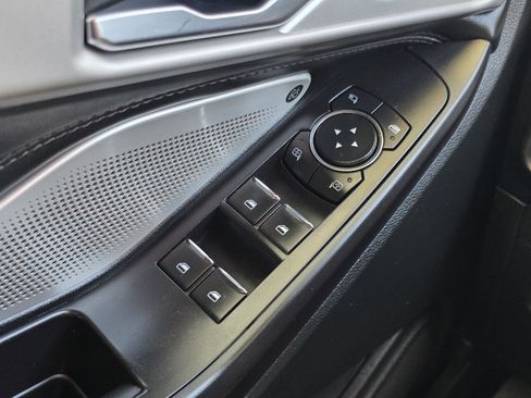 Used 2020 Ford Explorer Platinum w/ Premium Technology Package image 8