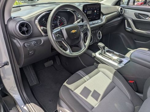 Used 2025 Chevrolet Blazer LT AWD/4WD image 17