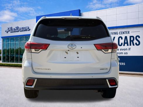 Used 2019 Toyota Highlander Limited Platinum FWD image 6