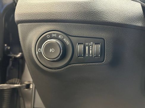 Used 2018 Jeep Compass Latitude w/ Cold Weather Group AWD/4WD image 21