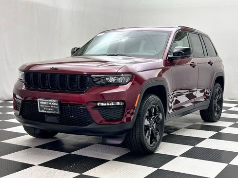 New 2025 Jeep Grand Cherokee Limited w/ Black Appearance Package image 4