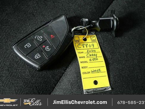 Used 2024 Chevrolet Silverado 2500 LT AWD/4WD image 32