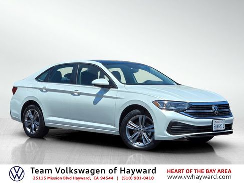 Used 2023 Volkswagen Jetta SE w/ Panoramic Sunroof Package FWD image 1