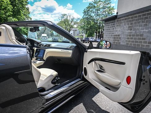 Used 2018 Maserati GranTurismo Sport RWD image 13