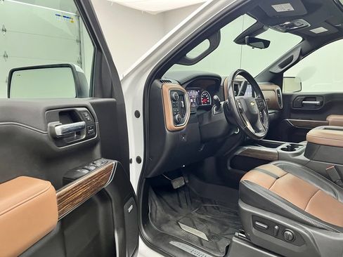 Used 2022 Chevrolet Silverado 1500 High Country w/ Technology Package AWD/4WD image 17