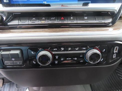 Used 2025 Chevrolet Silverado 1500 LT AWD/4WD image 28