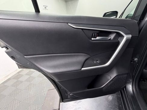 Used 2025 Toyota RAV4 XLE FWD image 36