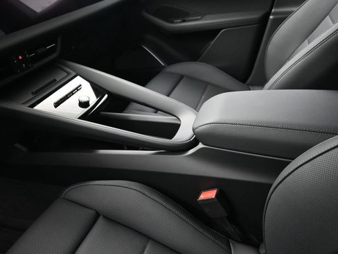 New 2026 Porsche Macan Turbo Electric image 22