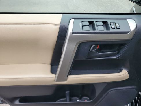 Used 2010 Toyota 4Runner SR5 image 19