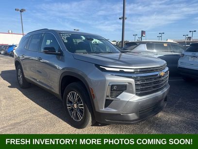 Used 2025 Chevrolet Traverse LT