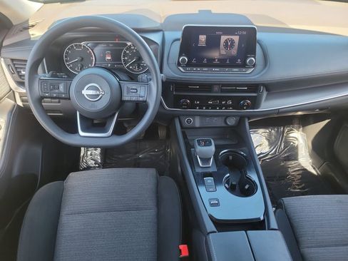 Used 2023 Nissan Rogue SV image 4