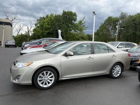 Used 2014 Toyota Camry XLE FWD image 5