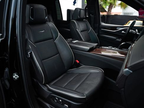 Used 2021 Cadillac Escalade ESV Premium Luxury w/ Performance Package AWD/4WD image 31