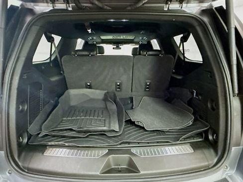 Used 2022 Chevrolet Suburban RST w/ Luxury Package image 28