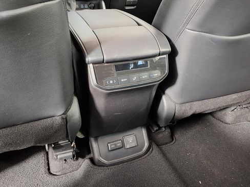 Used 2025 Toyota Highlander Limited image 16