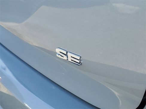 New 2026 Mitsubishi Outlander SE image 8