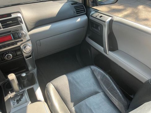 Used 2011 Toyota 4Runner SR5 w/ Convenience Pkg AWD/4WD image 21
