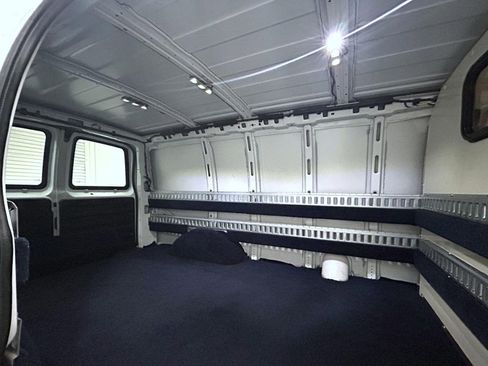 Used 2018 Chevrolet Express 2500 image 18