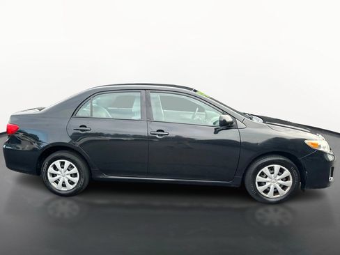 Used 2011 Toyota Corolla LE FWD image 2