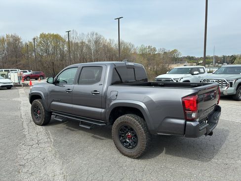Used 2022 Toyota Tacoma SR5 w/ Technology Package image 5