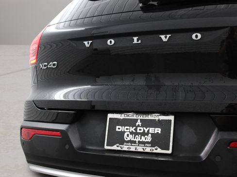 Used 2024 Volvo XC40 B5 Plus AWD/4WD image 33