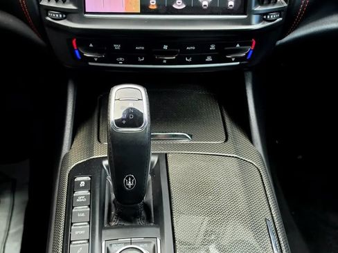 Used 2021 Maserati Levante GranLusso AWD/4WD image 7