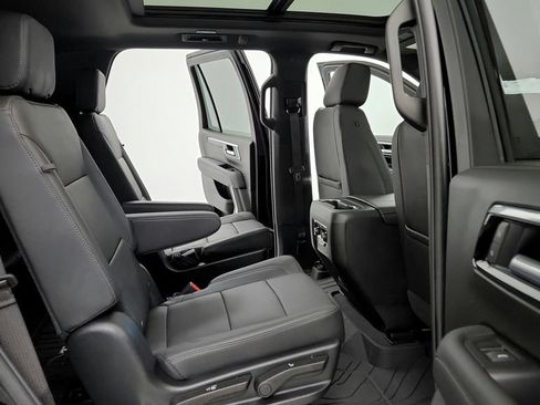 Used 2025 Chevrolet Tahoe Z71 w/ Comfort Package AWD/4WD image 17