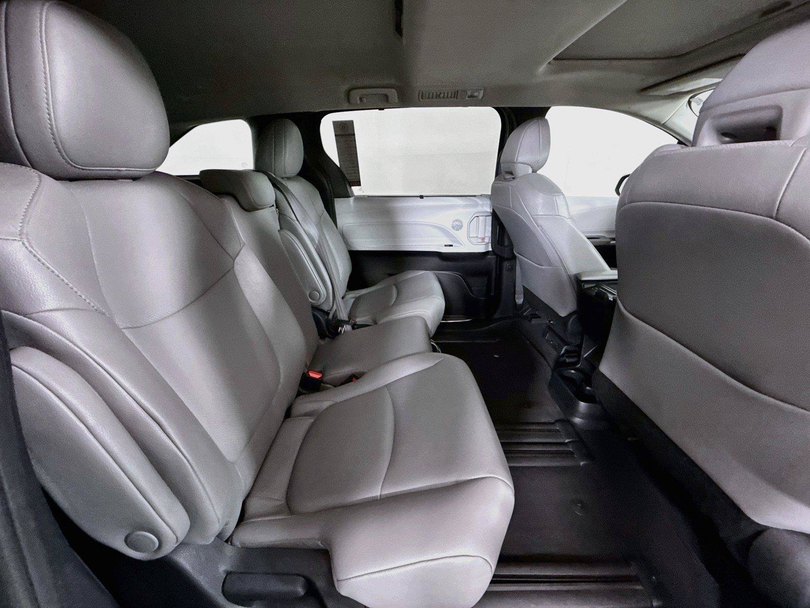 Certified 2025 Toyota Sienna XLE FWD image 41