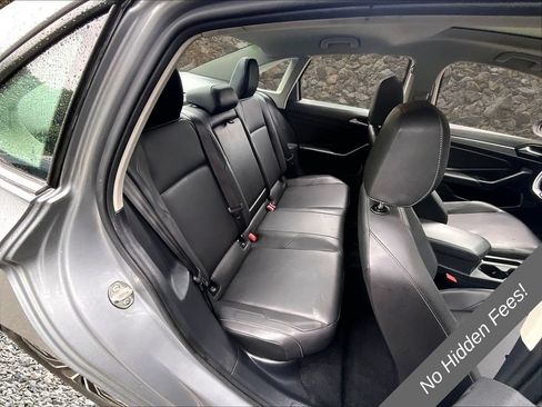 Used 2019 Volkswagen Jetta SE w/ Cold Weather Package FWD image 20