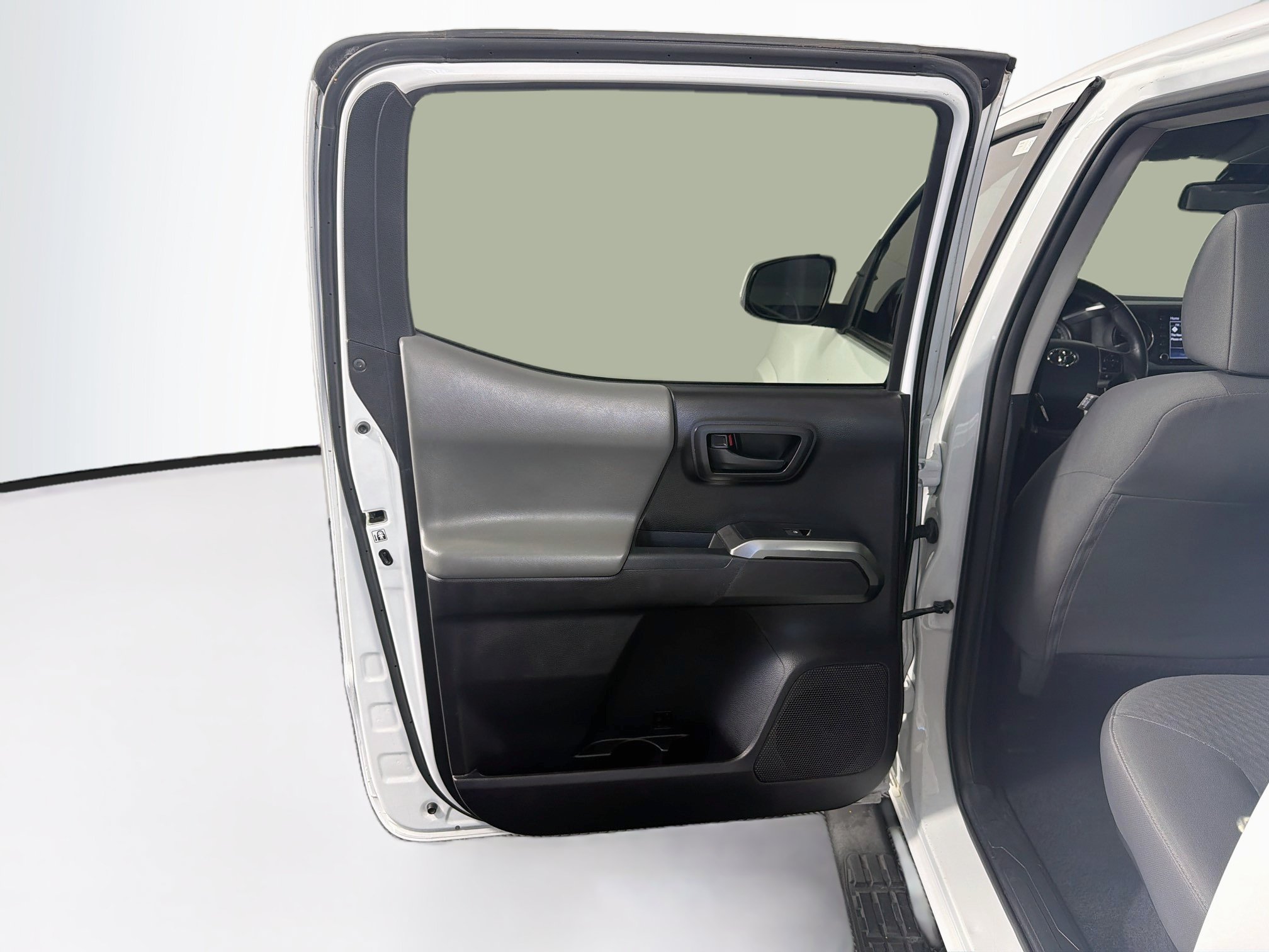 Used 2020 Toyota Tacoma SR5 RWD image 26