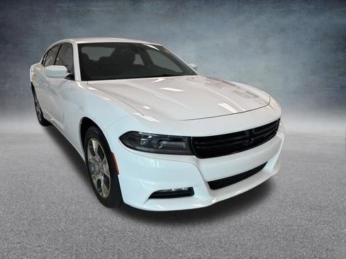 Used 2015 Dodge Charger SXT image 4